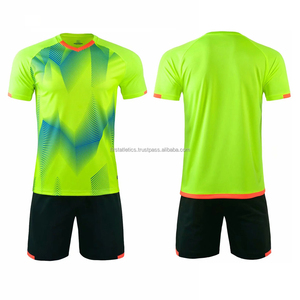 Uniformes de football pour hommes à séchage rapide de haute qualité personnalisables OEM kits de football sublimés vêtements d'équipe - Product Image 1
