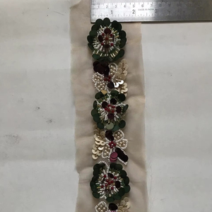 Borde de Encaje Floral 3D Bordado a Mano, Sexy y de Lujo, con Cuentas de Perlas y Lentejuelas Mate en Capas sobre Tul Transparente - Product Image 1