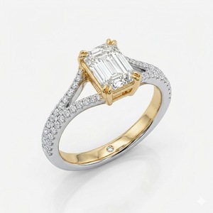 Bague de fiançailles en diamant de laboratoire émeraude, à deux tons, avec tige fendue et accents pavés en or jaune massif 18 carats, alliance de mariage en métaux mixtes - Product Image 2