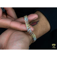 Pulsera de Lujo con Eslabones Cubanos Tricolor, Moissanita, Acabado en Oro Blanco, Amarillo y Rosa, y Piedras VVS Totalmente Cubiertas