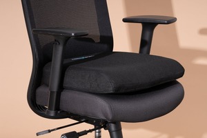 Chaise de laboratoire rembourrée de bonne qualité pour les laboratoires de recherche, les hôpitaux et les postes de travail en salle blanche, disponible au meilleur prix - Product Image 3