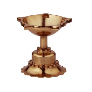Lampe à huile en laiton artisanale traditionnelle en forme de lotus pour la décoration de la maison, idéale pour le Puja et le temple de Diwali - Product Image 5