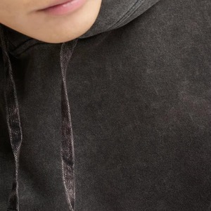 เสื้อฮู้ดดี้ผู้ชายคุณภาพสูงสไตล์สตรีทแวร์ขายส่งแบบพื้นฐาน ล้างสีแบบแอซิดวอช ทรงโอเวอร์ไซส์ ระบายอากาศได้ดี - Product Image 4