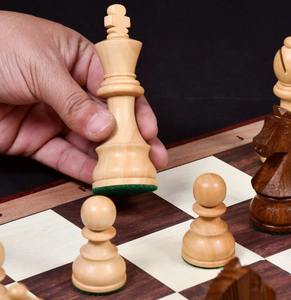 Pièces d'échecs Staunton de la série Tournament Series, Roi allemand en bois de Sheesham et de buis, 3,75 pouces, au meilleur prix - Product Image 3