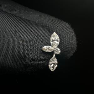 Boucles d'oreilles pendantes classiques en diamants marquise et poire en or 14 carats avec clou fileté Echo de 10 mm - Product Image 2