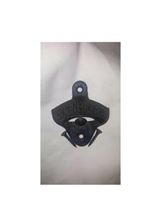 Abridores de botellas de metal de hierro fundido estilo antiguo para decoración de pared de bar en casa con aspecto vintage y construcción sólida de larga duración. - Product Image 1