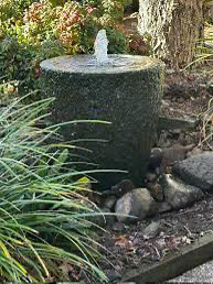 Fontaine en pierre de basalte naturelle sculptée à la main |   Fontaine d'eau en pierre volcanique monolithique au design moderne pour aménagement extérieur - Product Image 2