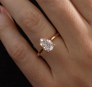 แหวนเพชรทรงหยดน้ำ 1.90 กะรัต รูปทรงลูกแพร์ เพชรเลี้ยงในห้องปฏิบัติการ ทองคำขาว 14K แหวนหมั้นแบบวงแหวนโค้ง แหวนสัญญา แหวนแต่งงานสำหรับผู้หญิง - Product Image 3