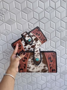 Nouveau Portefeuille en Cuir de Vachette Gravé et Sculpté 2026 avec Bouton Turquoise Vintage pour Cartes de Crédit et Espèces – Idéal Cadeau - Product Image 1