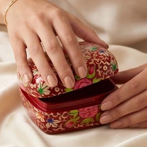 Boîte à bijoux ovale traditionnelle avec couvercle imprimé motif floral rouge, étui de rangement 3,3x2,3x1,8 po - Product Image 5