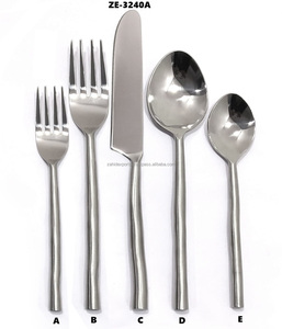 Ensemble de couverts en acier inoxydable poli miroir de style américain, fabriqué à la main, élégant et contemporain pour la salle à manger - Product Image 1