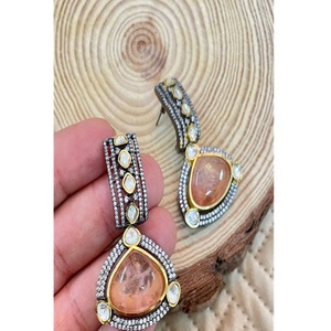 Pendientes de Zirconia Chapados en Oro de Latón de Primera Calidad, Elegantes y Modernos para Mujeres y Niñas, Colección de Boda - Product Image 1