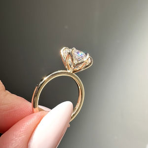 Anillo de Compromiso Solitario con Diamante Cultivado en Laboratorio de 2 Quilates, Corte Redondo, Certificado IGI D E VVS VS, Engaste de Seis Puntas, Joyería de Oro Personalizada - Product Image 2