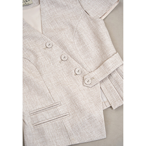 Conjunto de Dos Piezas para Mujer, Estilo Vietnamita, Elegante, Color Beige, Top Asimétrico con Peplum, Falda Midi Plisada, Casual y de Oficina, ODM OEM DYLAN - Product Image 6