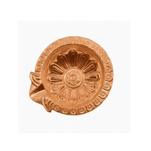 Diya en cuivre de style antique pour Diwali Pooja, lampe à huile traditionnelle pour la décoration festive de la maison et du temple - Product Image 4