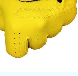 Guante de Golf de Piel Cabretta Suave y Transpirable con Colores y Logotipo Personalizados, Amarillo, para Mano Izquierda, Perforado, con Velcro, Dedos Completos, Deportivo - Product Image 3