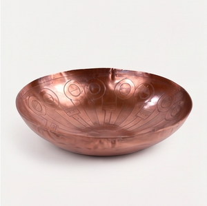 Bol rond en cuivre sculpté à la main, design oriental, plat de service en métal pour la décoration de la maison et la présentation des aliments - Product Image 1