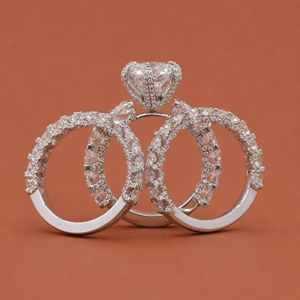 Anillo de compromiso clásico con diamante moissanita redondo en engaste de plata S925 para mujer - Product Image 4