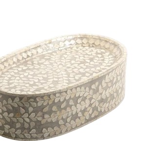 Cautivador soporte para tartas de nácar, plataforma ovalada escalonada con mosaico de conchas y borde interior para cenas elegantes - Product Image 3