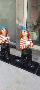 Figura de Payaso de FRP, Escultura Decorativa de Dibujos Animados, Diseño Artístico Tradicional para Exhibición en Interiores o Exteriores - Product Image 4
