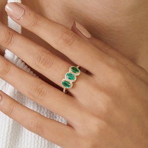 Vente en gros de bagues fines à trois pierres en émeraude et diamant de haute qualité 1,35 ct pour femmes, or jaune véritable 14 carats, meilleur prix, bijoux en vrac - Product Image 2