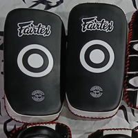 Almohadillas de Muay Thai Fairtex de Alta Calidad, Cuero PU y Espuma, Duraderas y Protectoras, Almohadillas de Entrenamiento de Artes Marciales para Boxeo y MMA