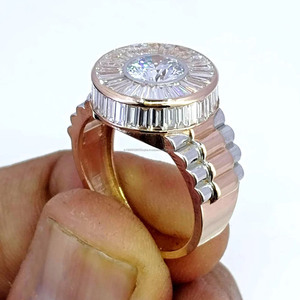 แหวนหมั้นเพชรโมอิสซาไนต์ทรงบาแกตต์และทรงกลมแบบ Iced Out Style ประดับเพชรรอบวงแหวนสีชมพู เงินแท้ 925 เครื่องประดับฮิปฮอปสุดหรู - Product Image 5