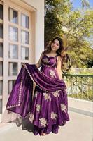 Ensemble Anarkali en soie Fendy pure violette, longueur ras du sol, avec broderie dorée et dupatta, pour femme, idéal pour les fêtes et les mariages, séchage rapide