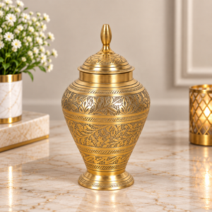 Gravierte Metallurne mit Antik-Gold-Finish, Blattmuster, Mehrstufigem Deckel und Sockel für Gedenk-Asche - Product Image 1