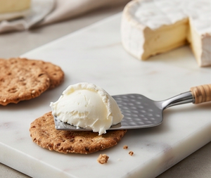 Ensemble de 3 Spatules à Fromage Martelées en Acier Inoxydable avec Poignées en Rotin, Idéal pour une Table de Dîner et des Mariages de Qualité Supérieure - Product Image 5