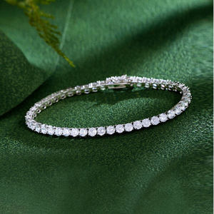 Bracelet cubain moderne en laiton, chaîne de poignet de luxe, bijoux fins unisexes, collection élégante et audacieuse, idéal pour un cadeau - Product Image 1