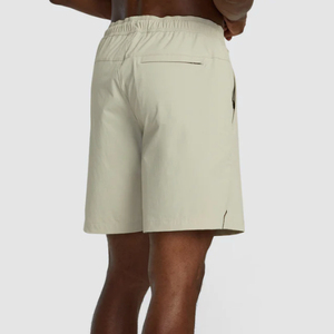Shorts de sport pour hommes à taille haute avec logo personnalisé sur le devant, couleur unie, séchage rapide, coupe oversize, entrejambe de 5 pouces, respirant, en toile imperméable - Product Image 2