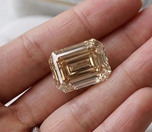 Diamant de laboratoire en gros 1,5 carat émeraude jaune fantaisie VVS2 certifié IGI CVD 3EX coupe excellente pour les acheteurs internationaux de diamants - Product Image 2
