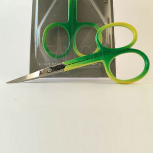 Tijeras para cutículas con diseño ligero y detalles nítidos, con acero resistente al óxido y agarre cómodo. - Product Image 4