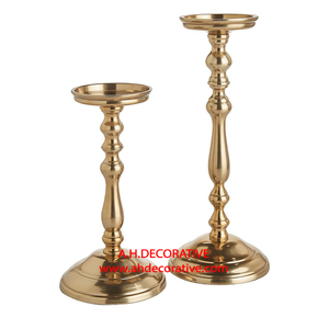 Supports de bougies artisanaux en aluminium doré, de hauteurs dégradées, décoratifs, pour la planification d'événements et les fournitures de fête - Product Image 3