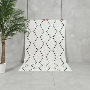 Tapis en laine tissé à la main en ivoire avec motif abstrait |   Tapis de sol moderne minimaliste artisanal antidérapant et écologique - Product Image 4