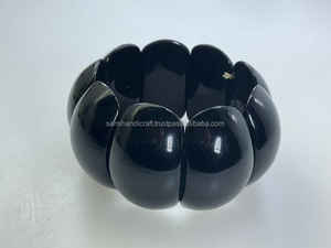 Bracelet de mode en résine de finition mate multicolore Accessoire confortable et élégant - Product Image 2