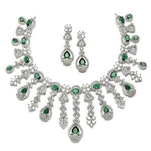 Ensemble collier, boucles d'oreilles et parure de tête pour femme, en argent plaqué, imitation perle, design géométrique, style classique - Product Image 1