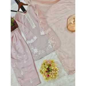 Ensembles de costumes élégants pour femmes avec broderie et travail de paillettes - Product Image 5