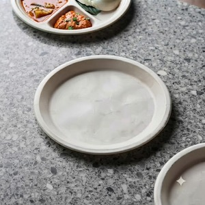 Assiette ronde compostable blanche de 10 pouces en bagasse, écologique pour la restauration - Product Image 1