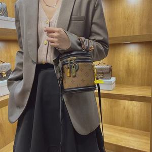 Bolso Bandolera Vintage para Mujer, Diseño de Letras, Cuero PU, Cierre de Cremallera, Correa Única, Uso Diario para Todo el Verano - Product Image 1