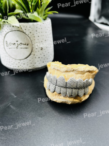 Grillz Dentales Hiphop de Plata 925 con Baño de Rodio y Piedra de Moissanita, Microincrustaciones, para Uso Diario Masculino - Product Image 3