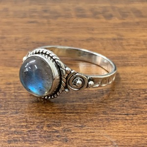2.6 Grams <b>Labradorite</b> Fine <b>Ring</b> - Product Image 1