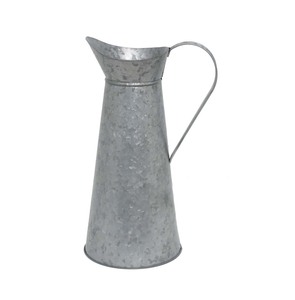 Pichet décoratif en métal fait main avec un design élégant en relief pour la table de la maison et la décoration florale - Product Image 1