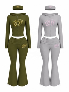 Ensemble de survêtement 3 pièces pour femme avec logo en strass, comprenant un sweat à capuche court zippé coupe ajustée, un pantalon évasé taille haute à revers et une bandeau assortie - Product Image 2