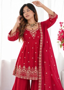 Ensemble haut Fendy brodé rouge de créateur indien avec pantalon palazzo et dupatta pour femme, tenue de mariage traditionnelle et tendance. - Product Image 3