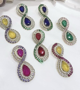 Boucles d'oreilles pendantes CZ étincelantes de haute qualité, plaquées argent, pour femme, collection mode pour soirées et événements. - Product Image 2