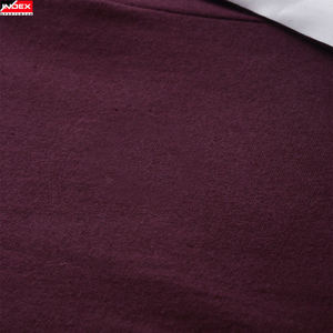 เสื้อยืดแขนยาวคอโอทรงเข้ารูปสำหรับผู้ชาย สีมารูน ดีไซน์ตัดต่อสีตัดกัน สวมใส่สบายๆ - Product Image 5