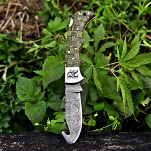 ผู้จัดจำหน่ายมีดพับแบบ Bulk Damascus Gut Hook พร้อมระบบล็อคด้านหลัง มีดพกพาสำหรับล่าสัตว์ ตั้งแคมป์ และใช้ในชีวิตประจำวัน ด้ามจับไม้โมเสก สำหรับงานอุตสาหกรรม - Product Image 1