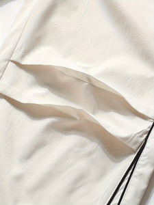 Pantalon de survêtement blanc ample pour homme personnalisé avec accents latéraux et passepoil blanc - Coupe décontractée, style sportif et décontracté - Product Image 4